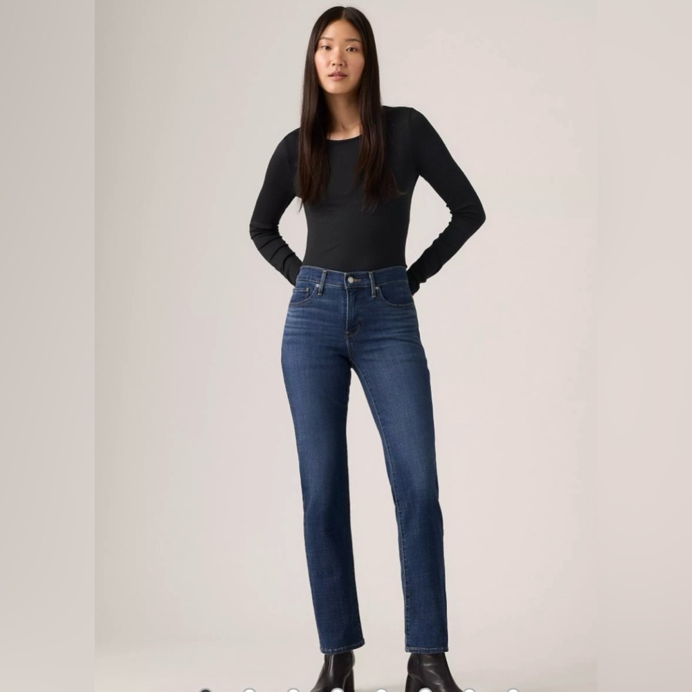 Levi's 314 Shaping Straight Jeans in Lapis Loft wash. Size 34 x 30